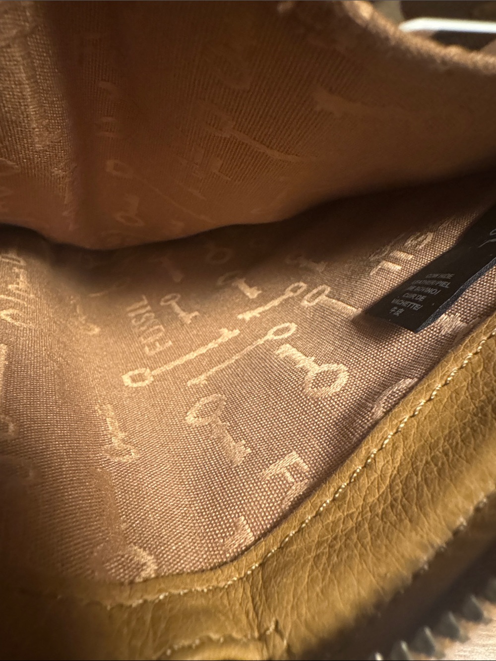 Fossil tan leather zip wallet with embossed logo - Picture 4 of 4